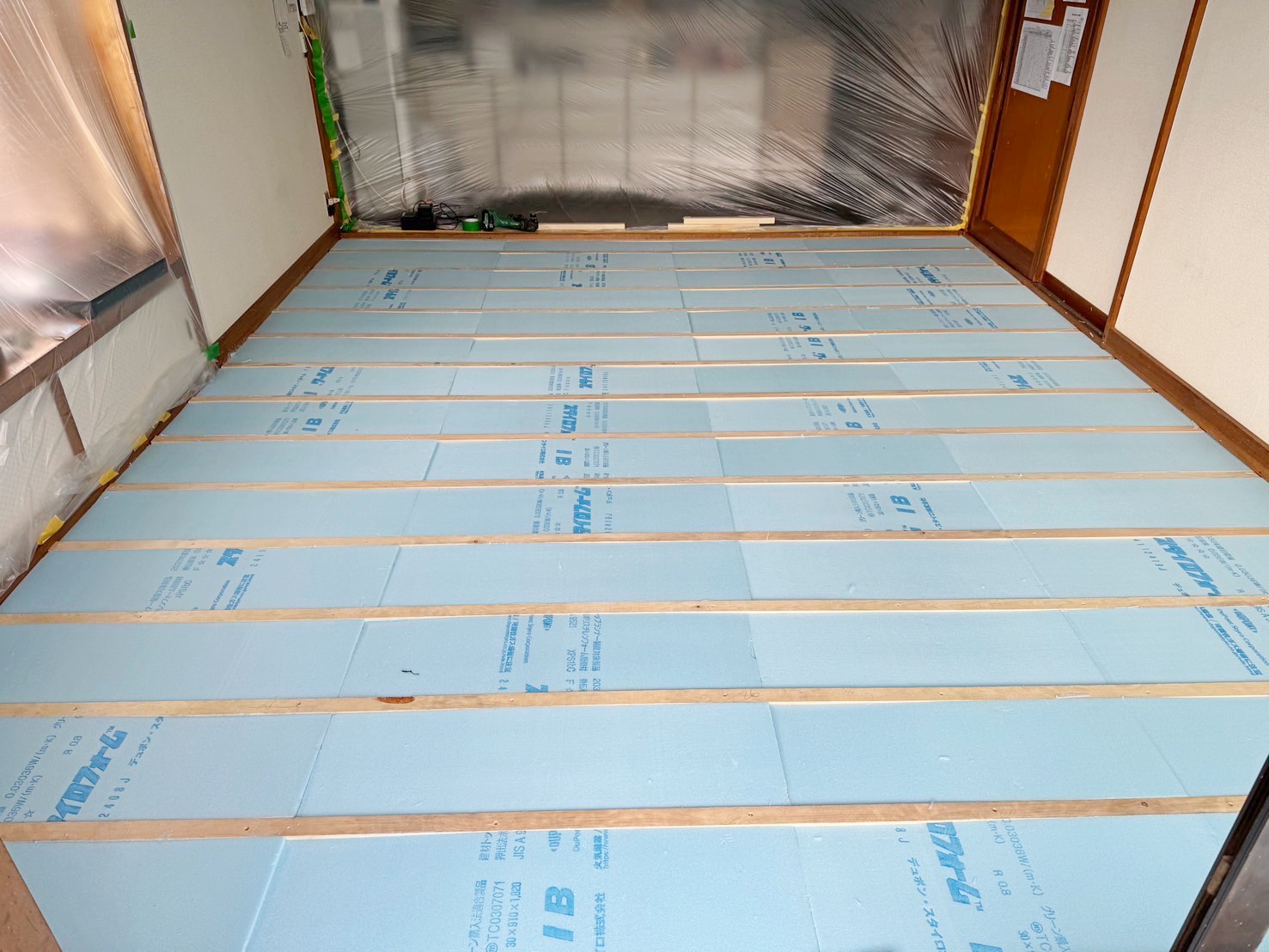 海老名市リフォーム　床下地断熱材敷き　フローリング